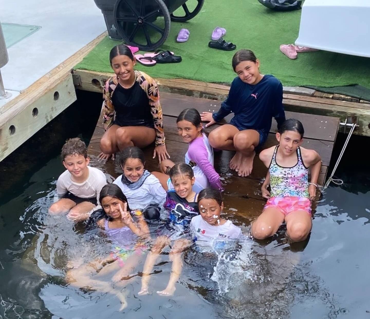 group_of_kids_in_water